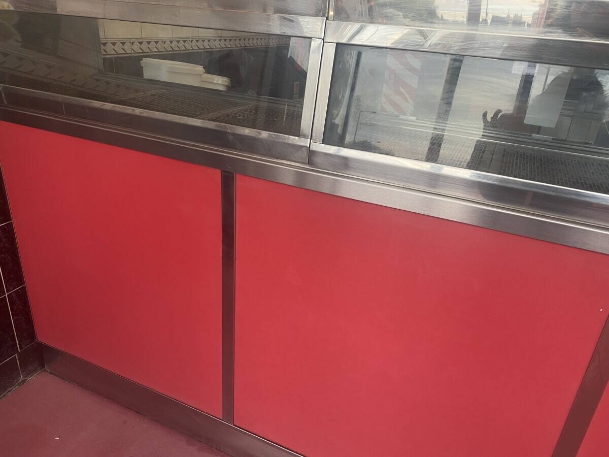 Used for Chinese food and pizzas
