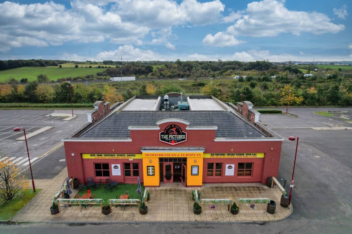 Licensed bar and restaurant business for sale in the established Showcase Leisure Park