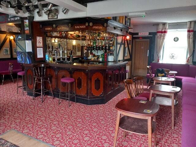 SWANSEA VALLEY - WELL APPOINTED & SUCCESSFUL TRADITIONAL VILLAGE PUB Photo 3