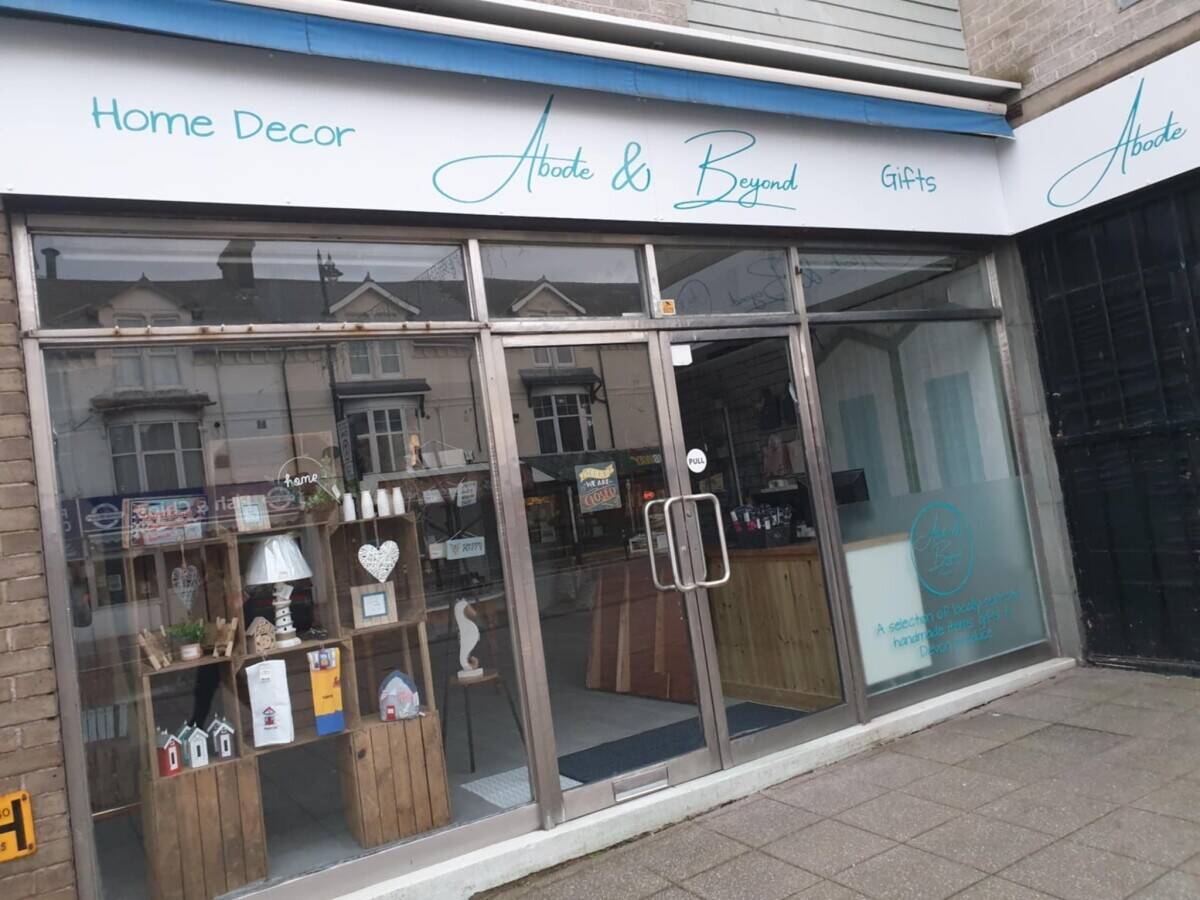 Retail unit on Paignton's Golden Mile Photo 4