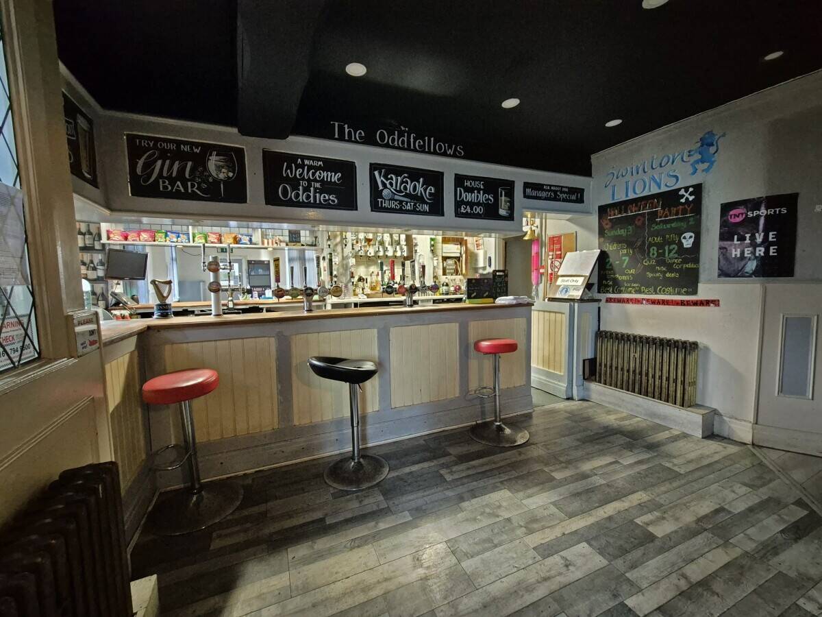 GREATER MANCHESTER - WET-LED COMMUNITY PUB WITH NINE LETTING ROOMS
