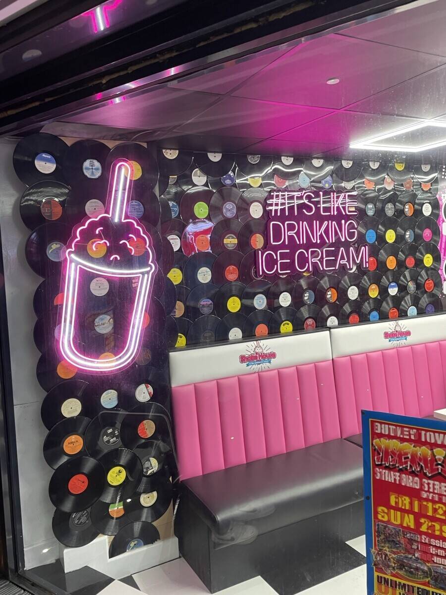 Dessert shop for sale in Dudley  Photo 3