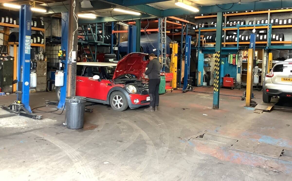 OUTSTANDING MOT CENTRE/TYRE SPECIALISTS:  WEST YORKSHIRE Photo 3