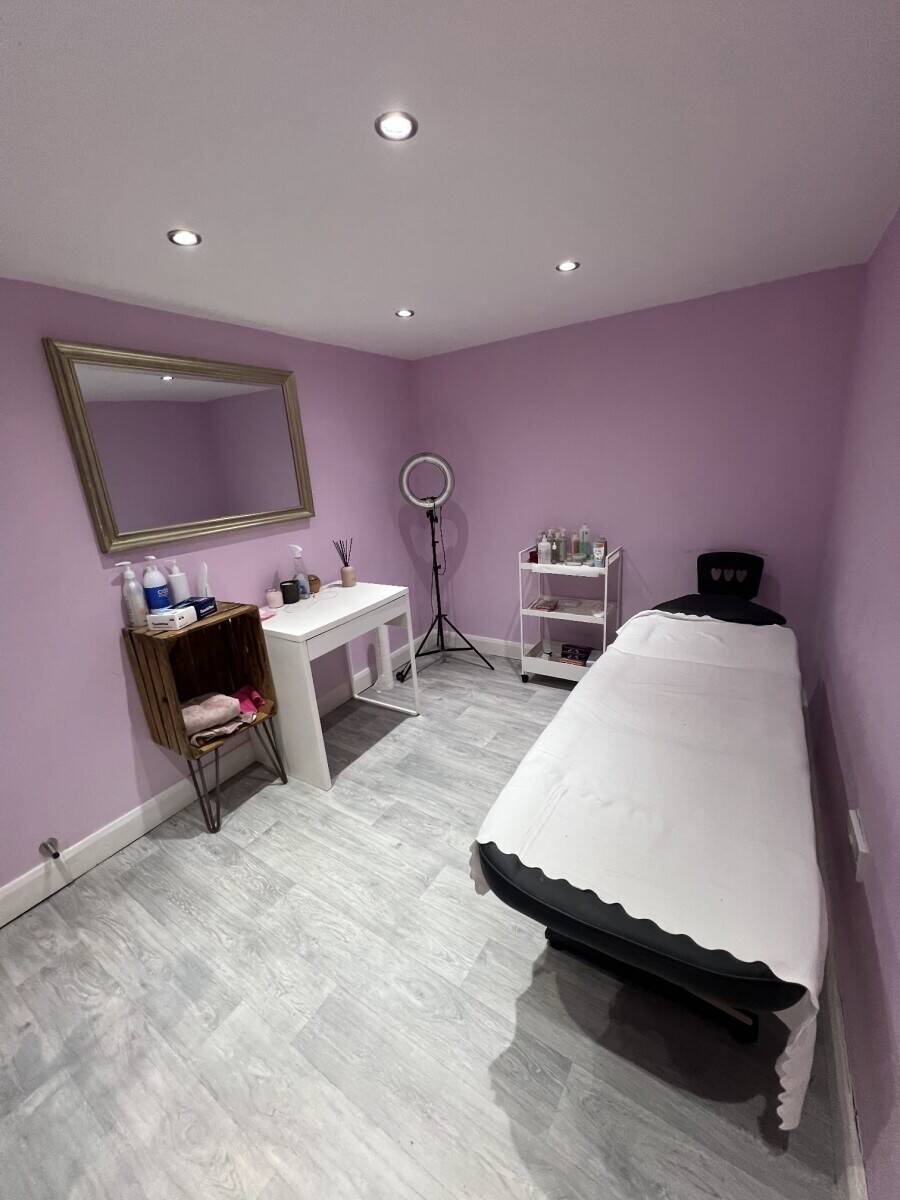 Hair, Beauty and Nail salon Photo 4