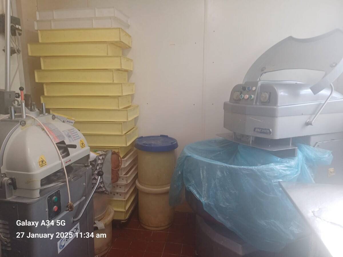 Established bakery with 2 sandwich round and small bread wholesale