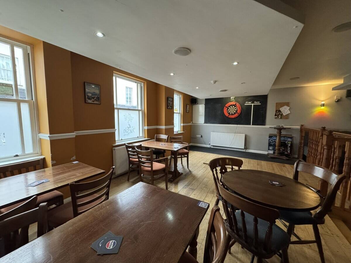 PEMBROKESHIRE - CENTRAL PUB WITH LETTING ROOMS