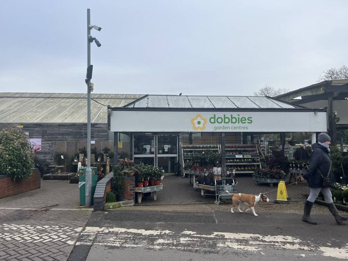 New Waves Hand Car Wash at Dobbies Garden Centre in Hungerford, RG17 0HE
