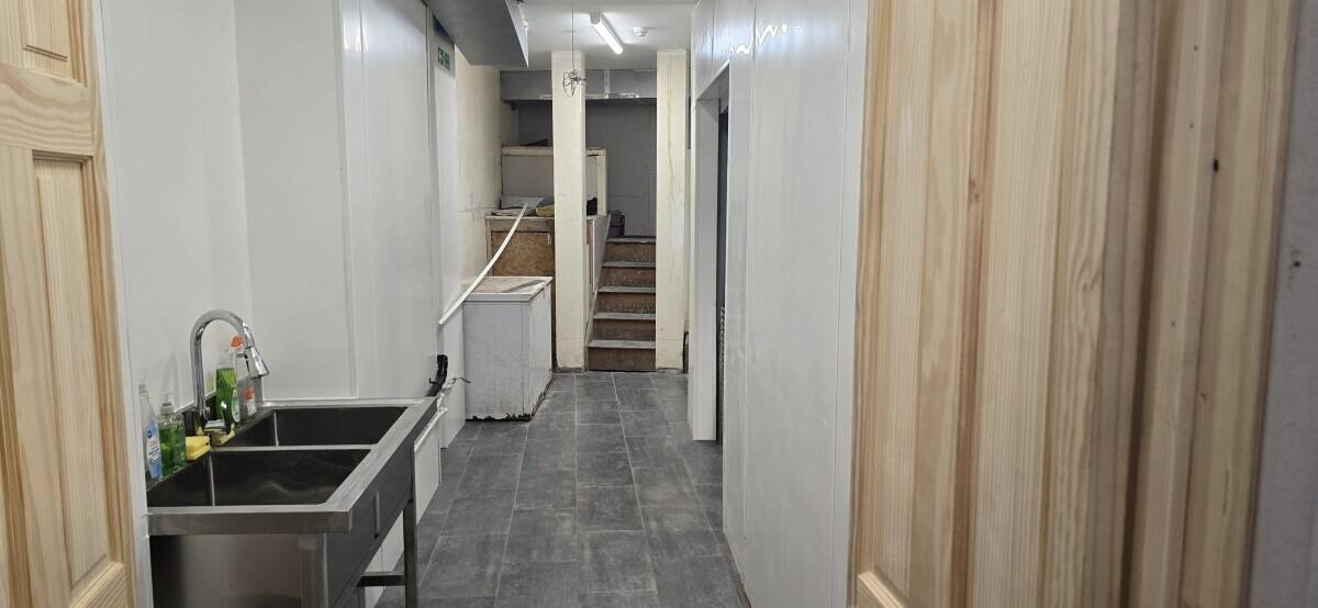High Footfall Takeaway shop in Uxbridge for Sale Photo 3