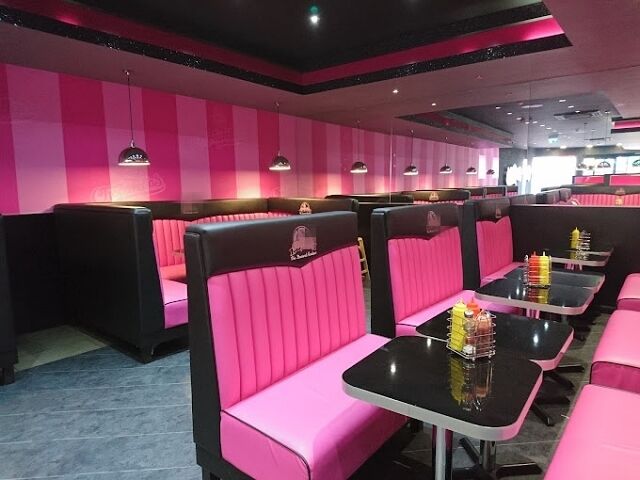 Dessert Café  /  Restaurant for Sale Photo 3