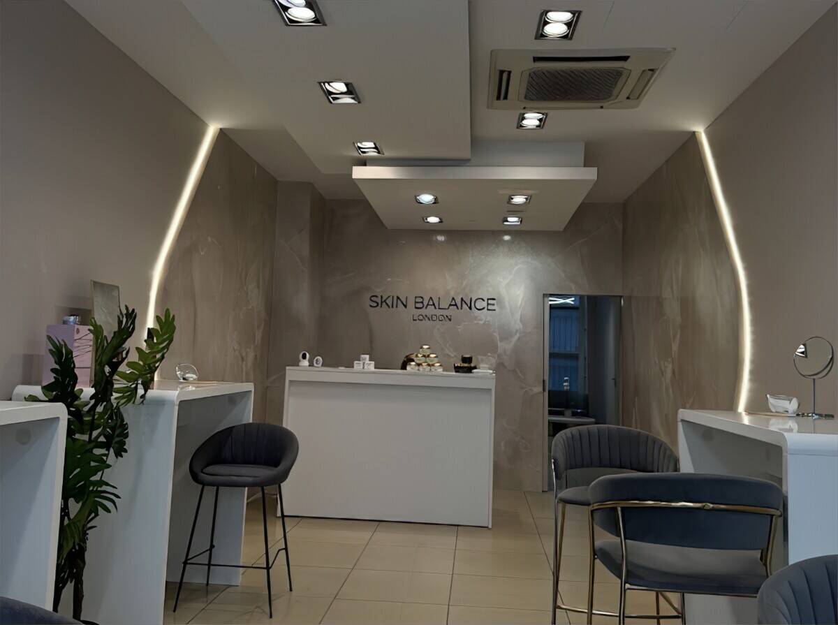Cosmetics shop and a beauty clinic at Regent Street 