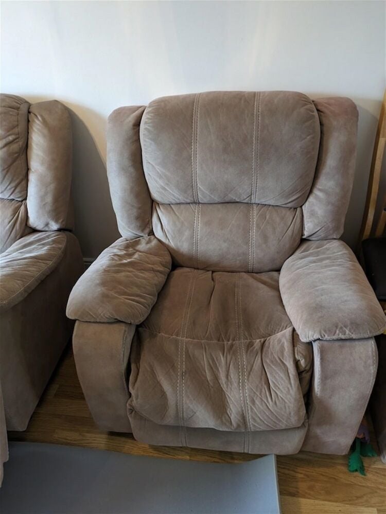 MOBILE UPHOLSTERY AND SOFA REPAIR PROVIDER