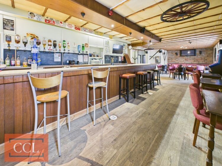 Thriving bar and serviced accommodation business Photo 3