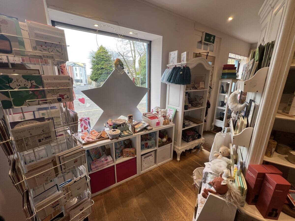 Well Presented Retail Unit Available with Vacant Possession, Kilmacolm (ref 1728) Photo 3
