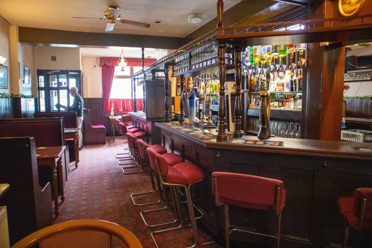 EAST SUSSEX - LIFESTYLE WET-LED PUBLIC HOUSE FOR SALE