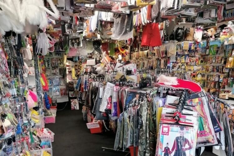 Established Joke Shop - Torquay Photo 3