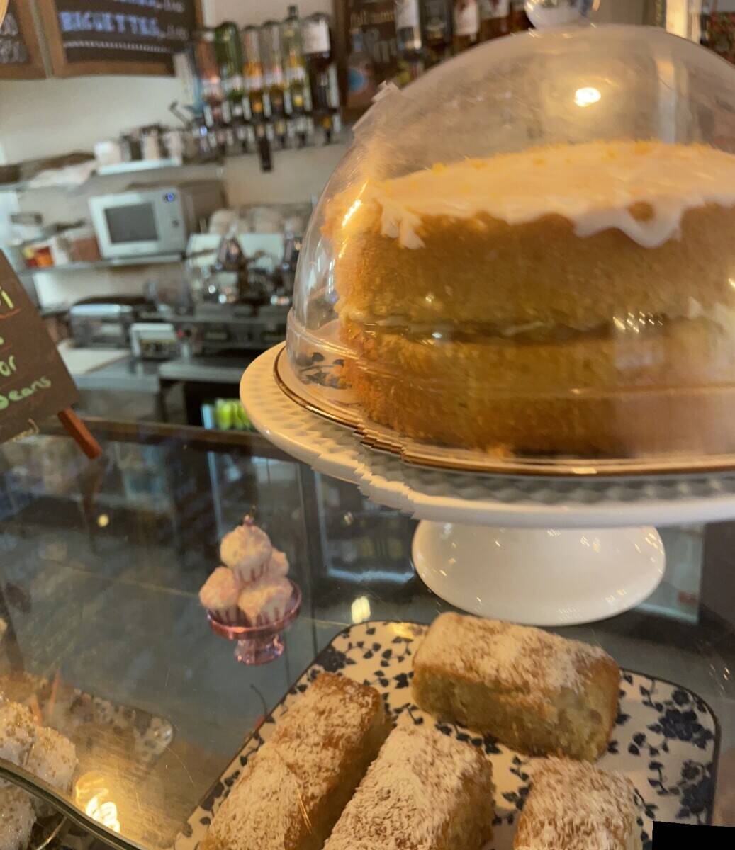 Riverside cafe Photo 3