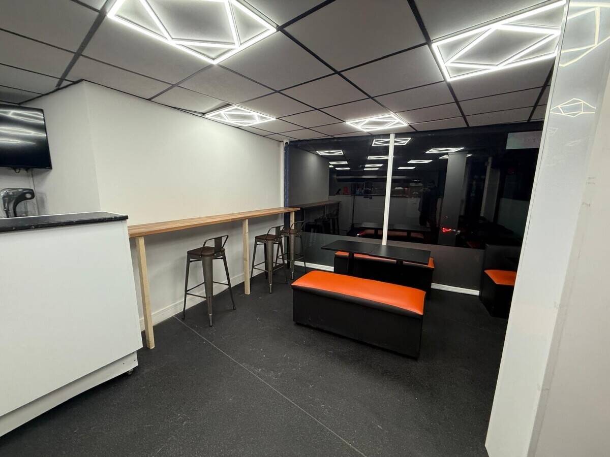 FAST FOOD TAKEAWAY FOR SALE ** PRIME LOCATION** Photo 3
