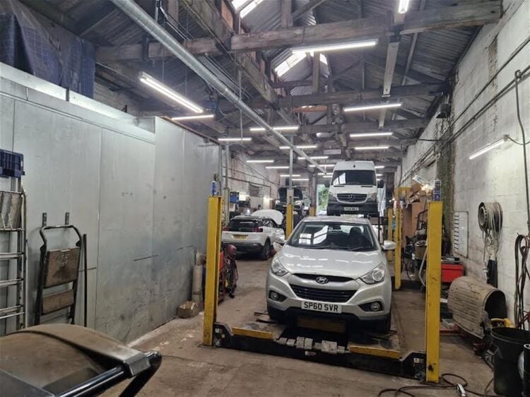 MOT TEST, SERVICING, AND REPAIR  CENTRE