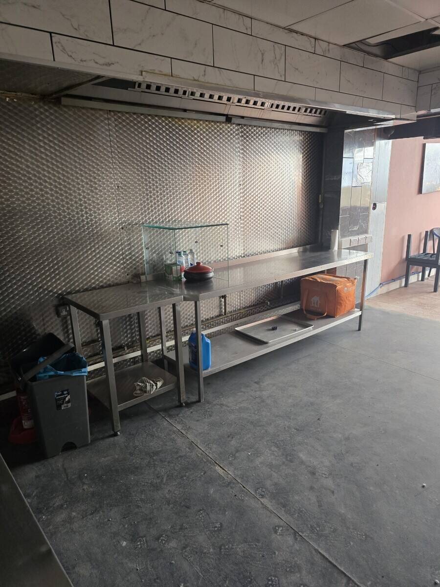Empty Takeaway shop Photo 4