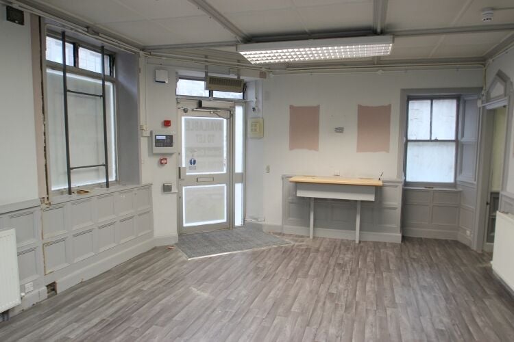 Opportunity to Acquire a Spacious Traditional Building Photo 3