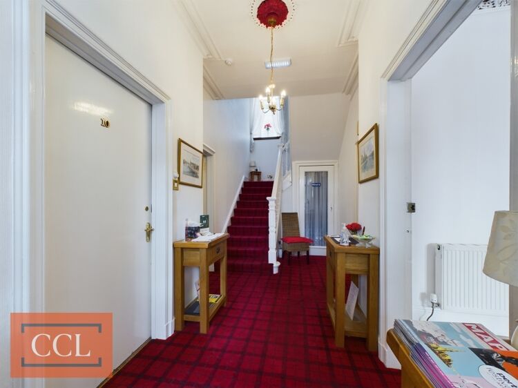 Immaculate 12 Bed Guest House in Prime Location Photo 3