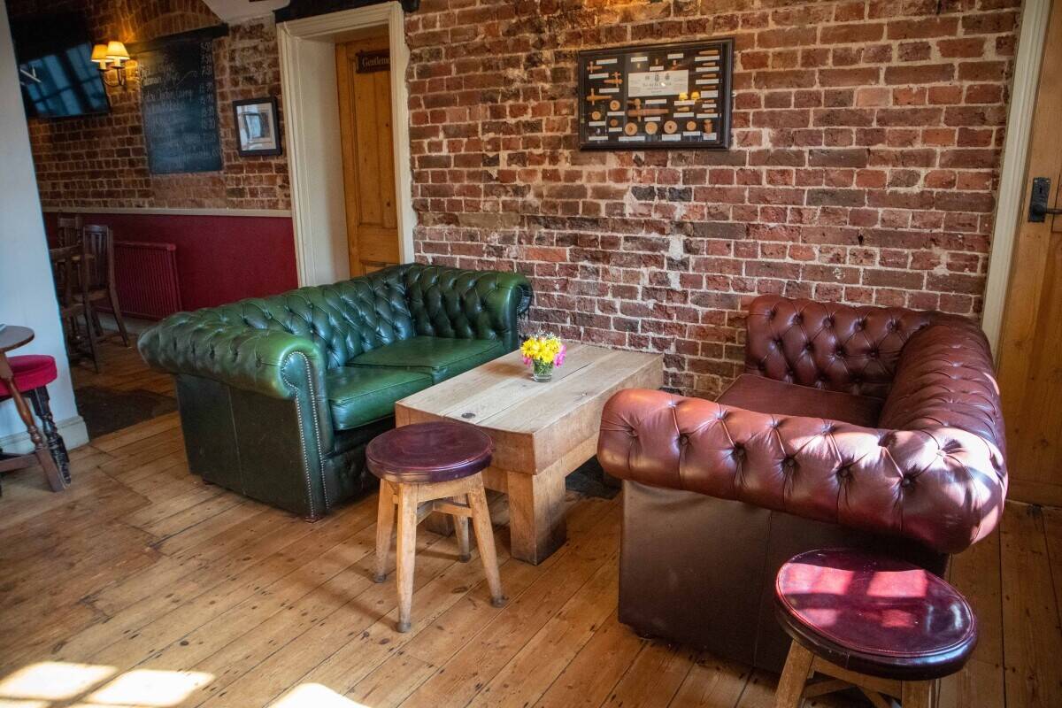 SURREY - PROFITABLE PUB WITH LETTING ROOMS