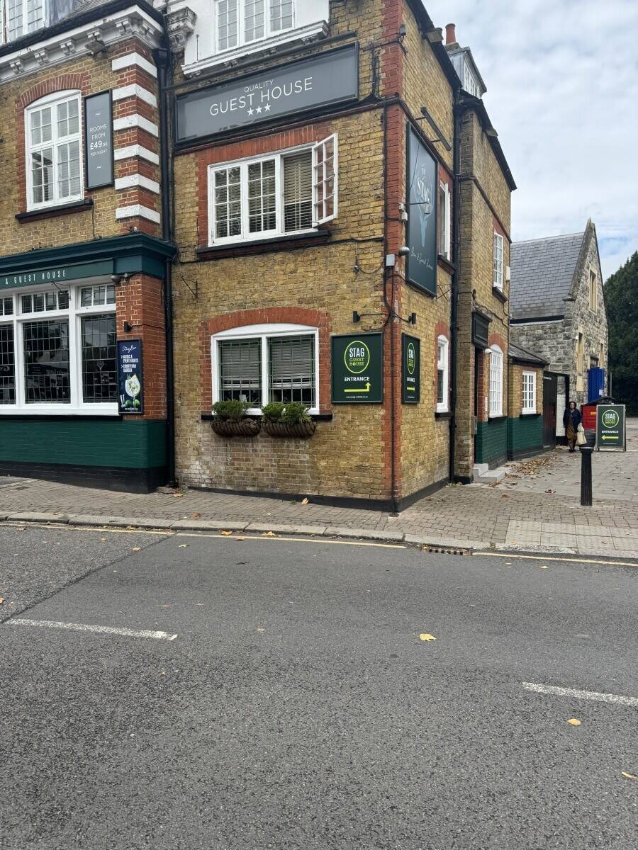 Small trendy bar, enfield North London Photo 3