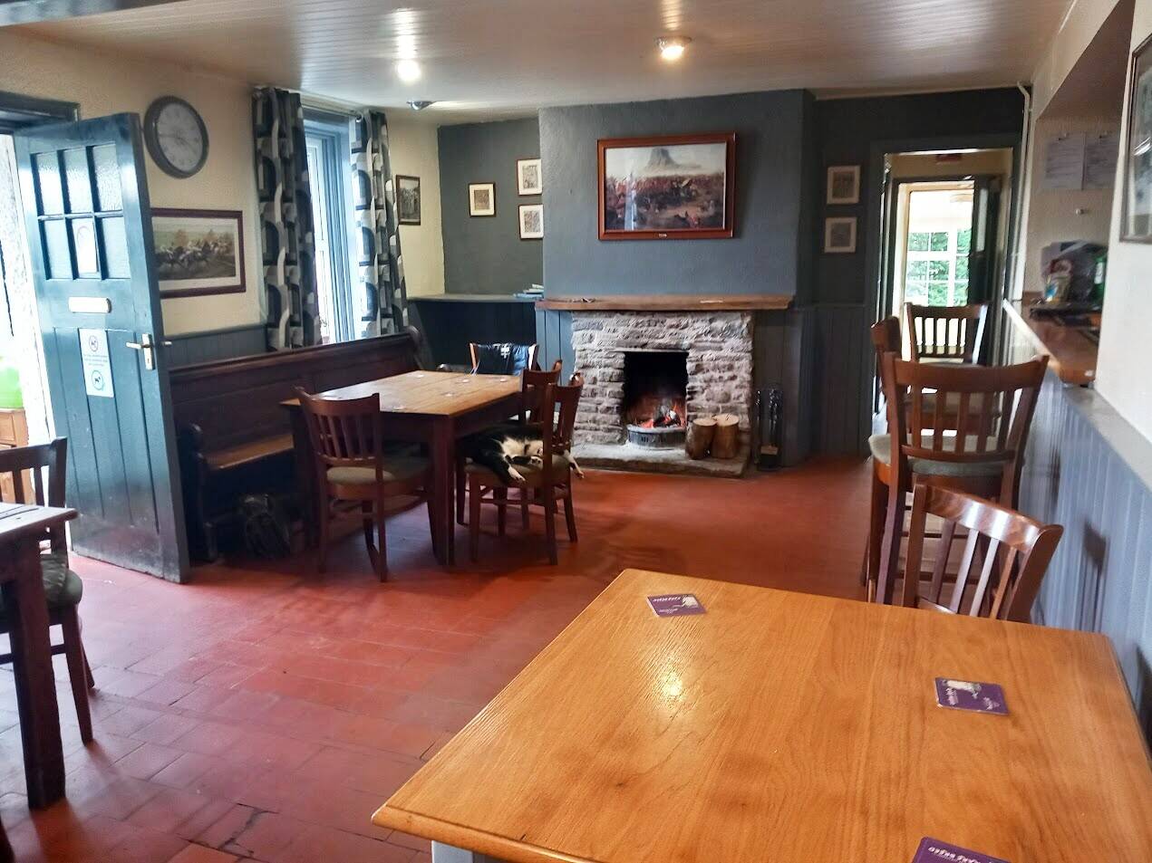 HEREFORDSHIRE CHARACTER COTTAGE STYLE PUBLIC HOUSE
