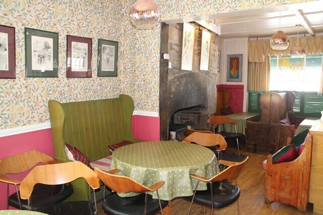 HEREFORDSHIRE - RENOWNED ‘BLACK & WHITE’ VILLAGE CENTRE RESTAURANT WITH SEPARATE OWNERS' HOME