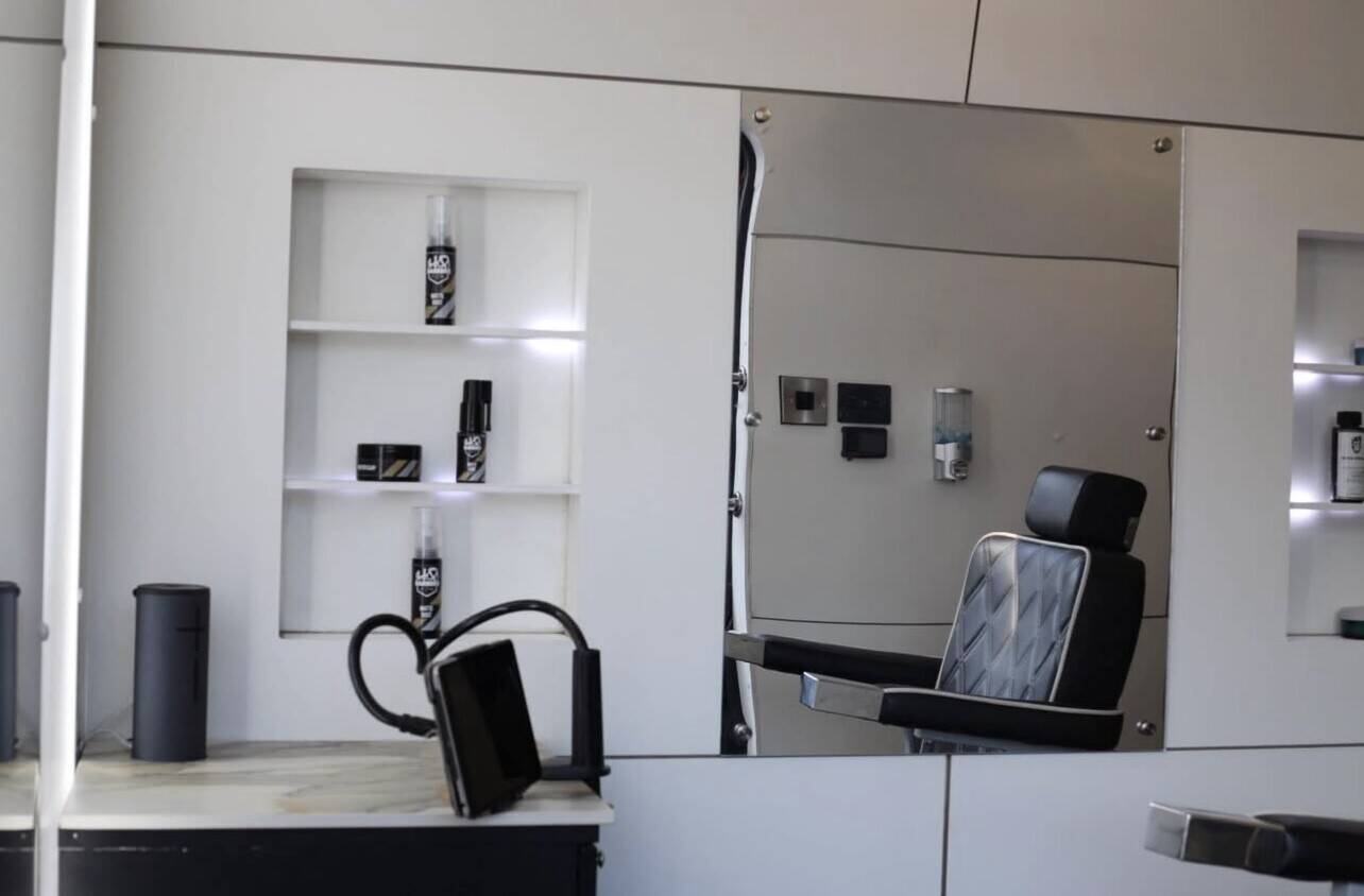 Barber Van for sale . Mobile Barbers. Photo 4