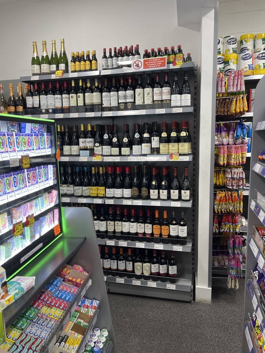Off licence Photo 3