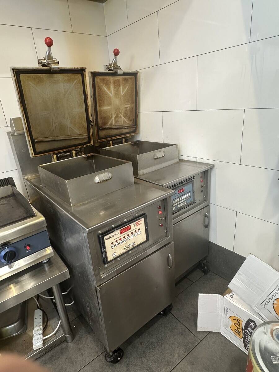 Prime Location in Town centre for sale Fried Chicken Shop Photo 3