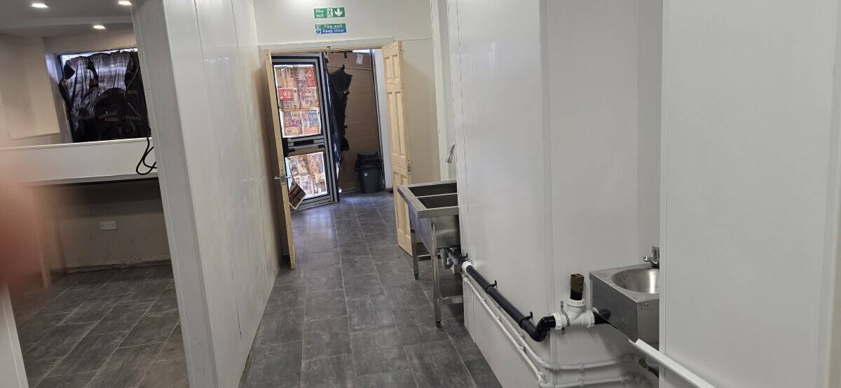 High Footfall Takeaway Shop near Uxbridge Station for Sale, Fully Equipped with 10-Year Lease