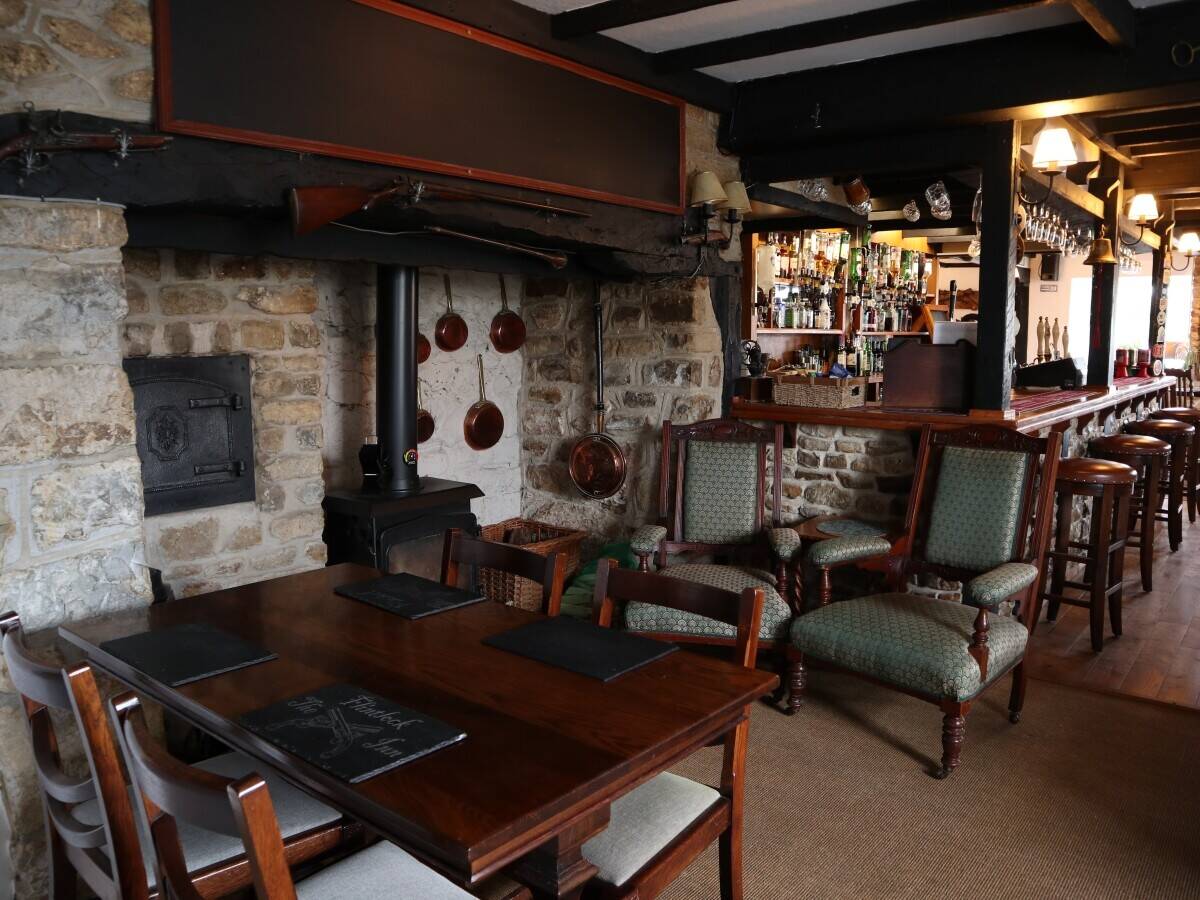 DEVON/SOMERSET BORDER - DESTINATION FREE HOUSE ON MAJOR TRUNK ROAD