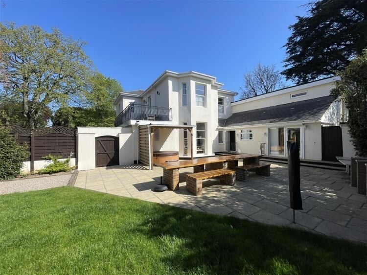 Detached 8-Bed Holiday Villa with Luxurious Owners Accommodation For Sale in Torquay