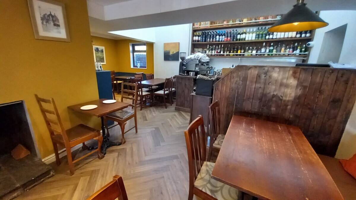 MONMOUTHSHIRE/BRECON BEACONS - VILLAGE FREEHOUSE Photo 3