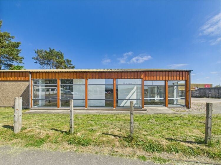 Substantial Workshop Facility with Showroom  & Office Space Photo 3
