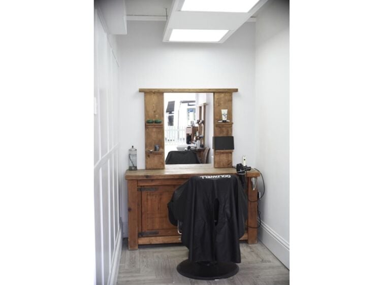 Clip Up This Sharp Deal – Long-Established Barbershop for Sale! Photo 3
