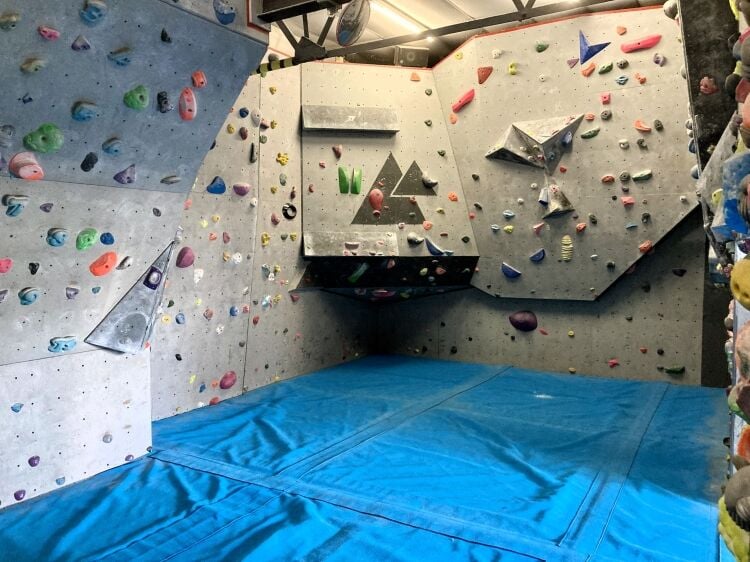 INDOOR CLIMBING/BOULDERING CENTRE with CAFÉ