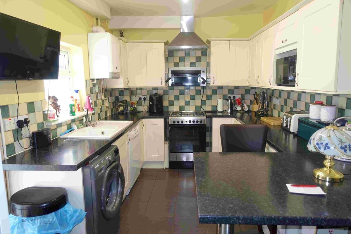 Rare Freehold Weymouth Sea Front Guest House For Sale Photo 3