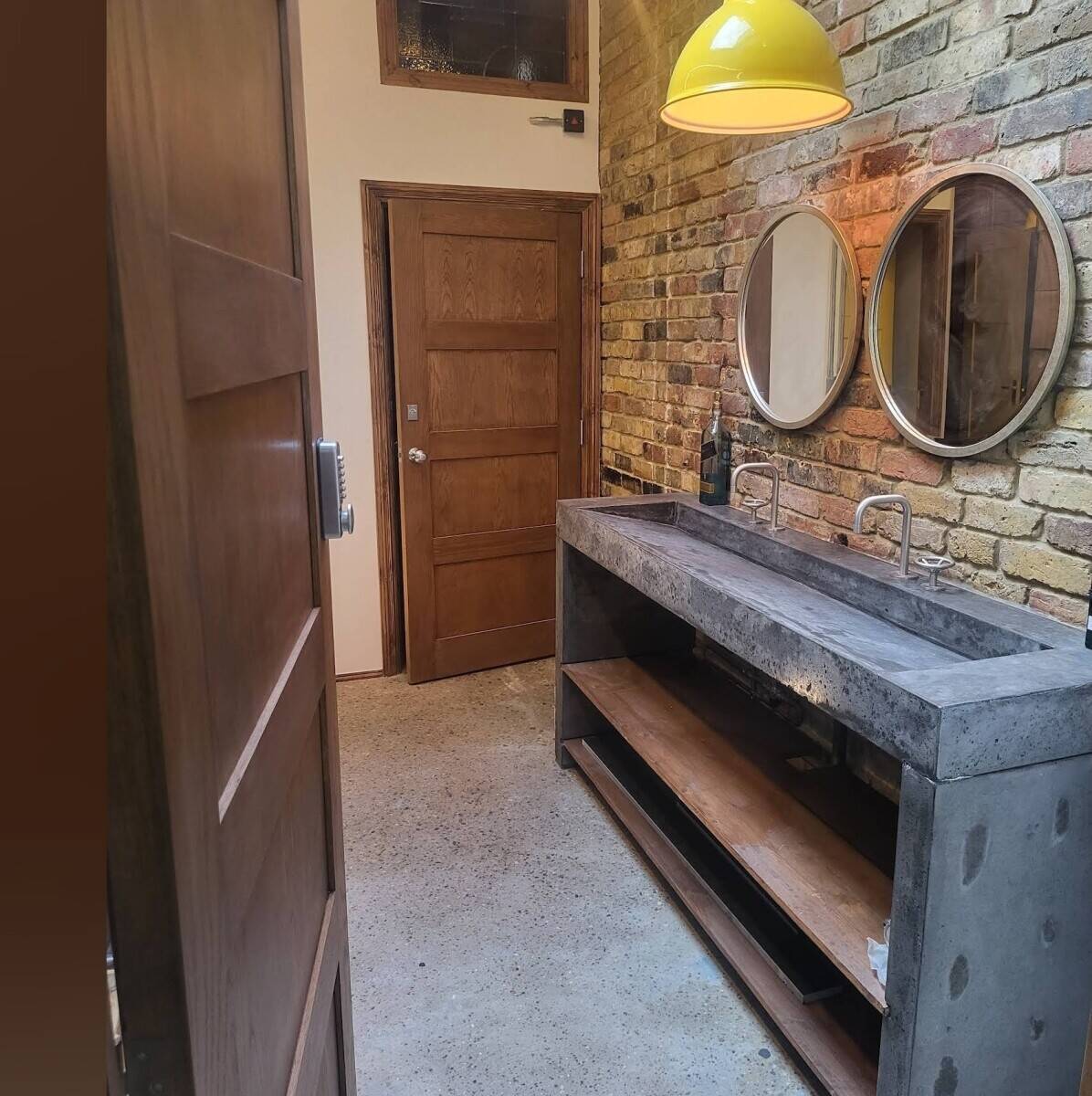 Exquisite high-end Coffee Shop for sale in Barking Photo 4
