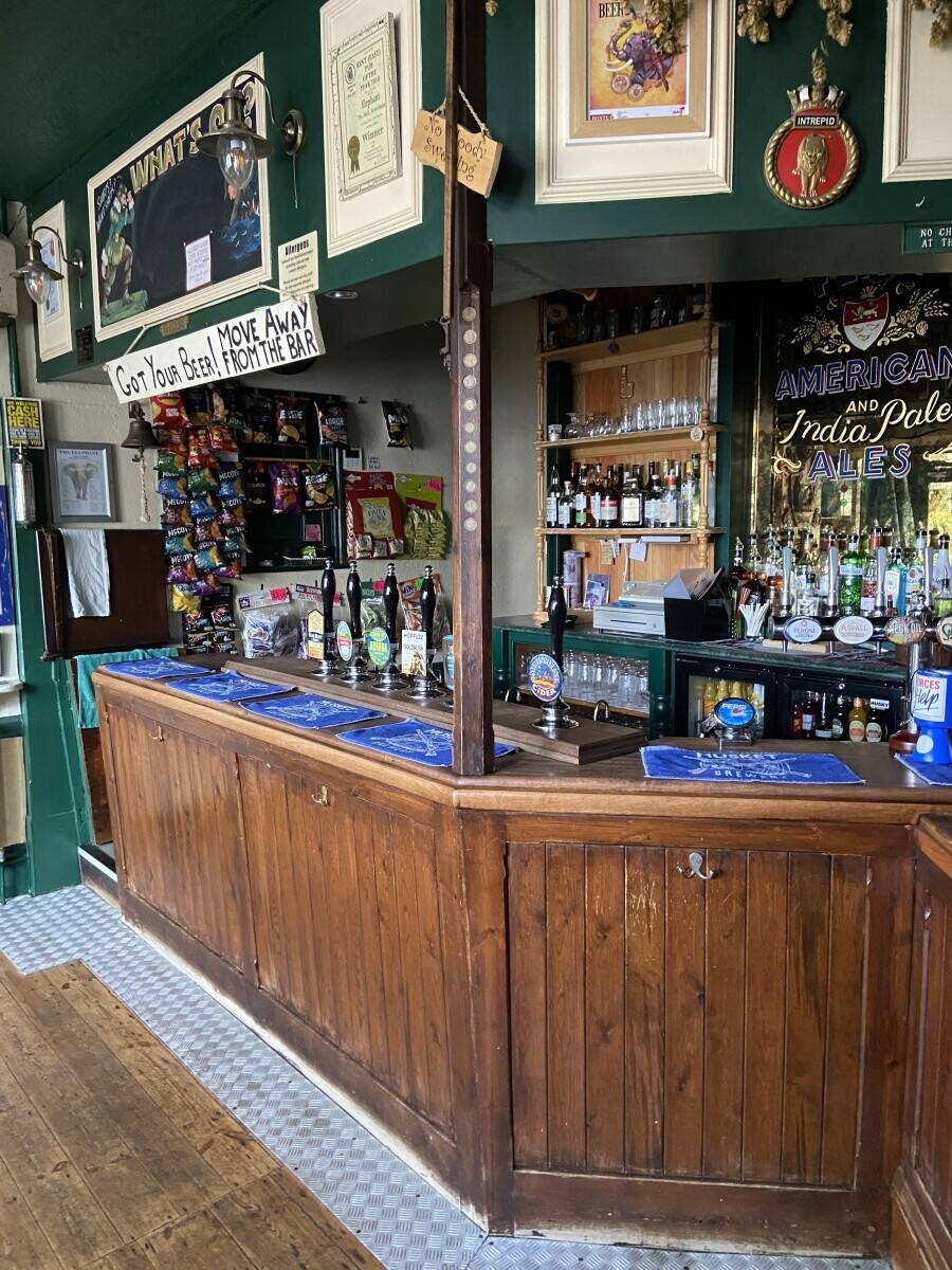 Wet led Freehouse pub for sale in Faversham Kent Photo 3