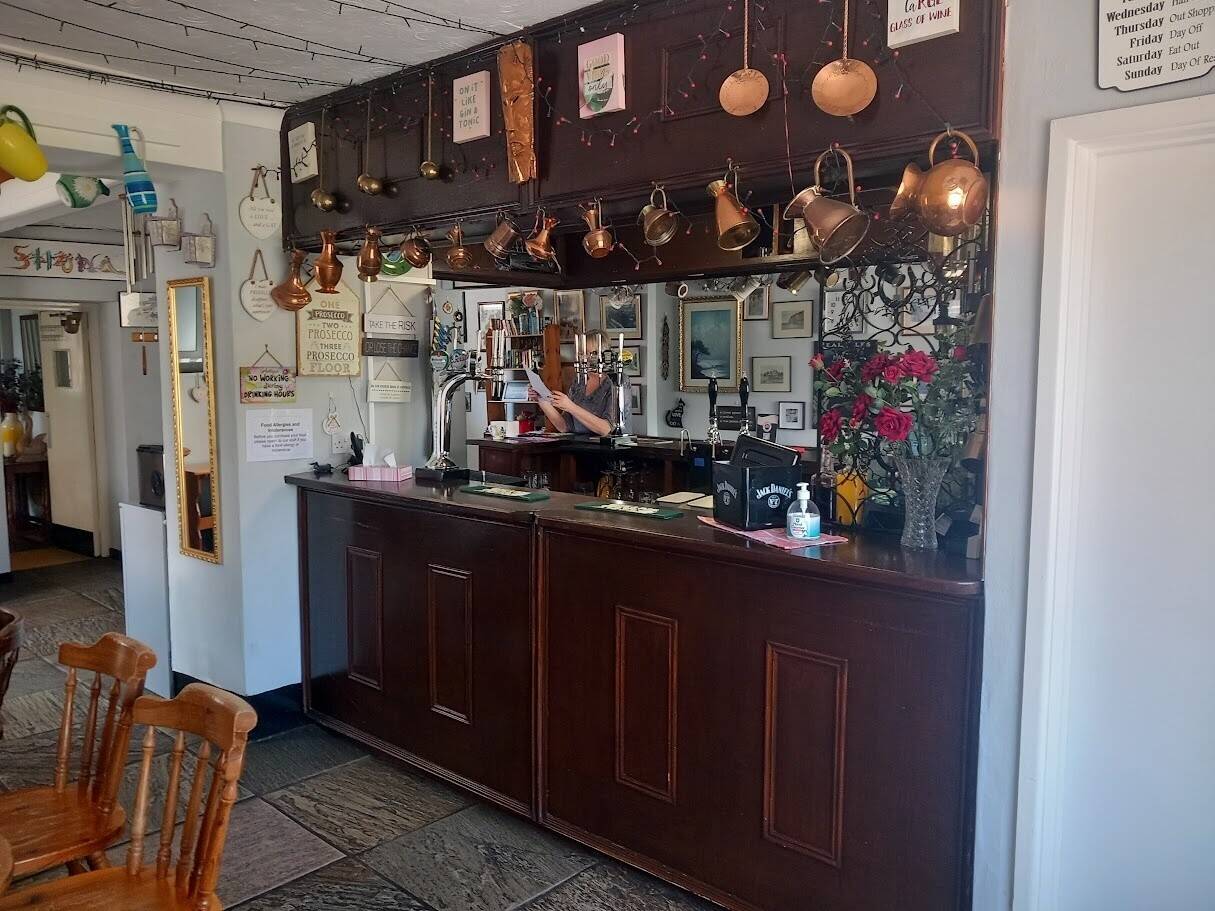 GWENT - POPULAR VILLAGE LOCALS' FREEHOUSE Photo 3