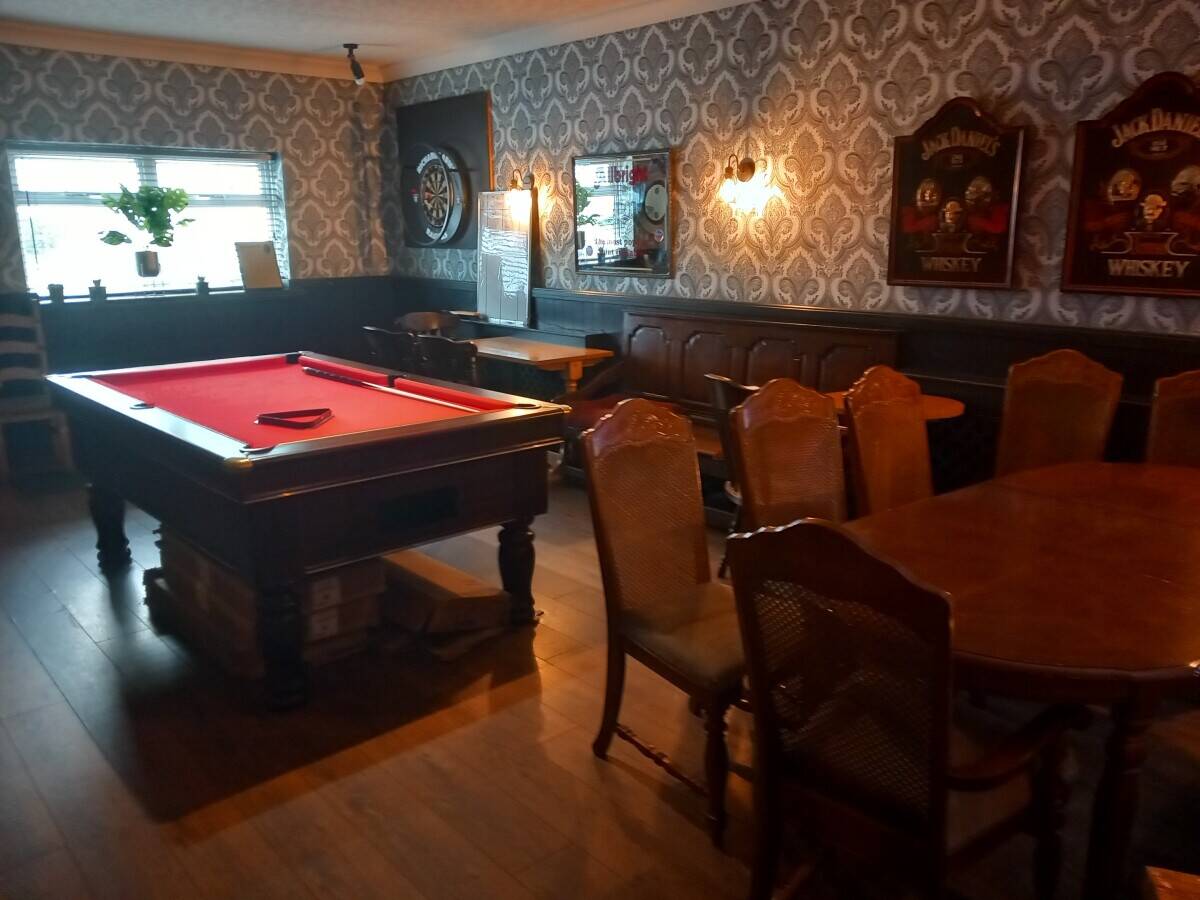 SOUTH WALES - WELL ESTABLISHED VILLAGE CENTRE PUBLIC HOUSE