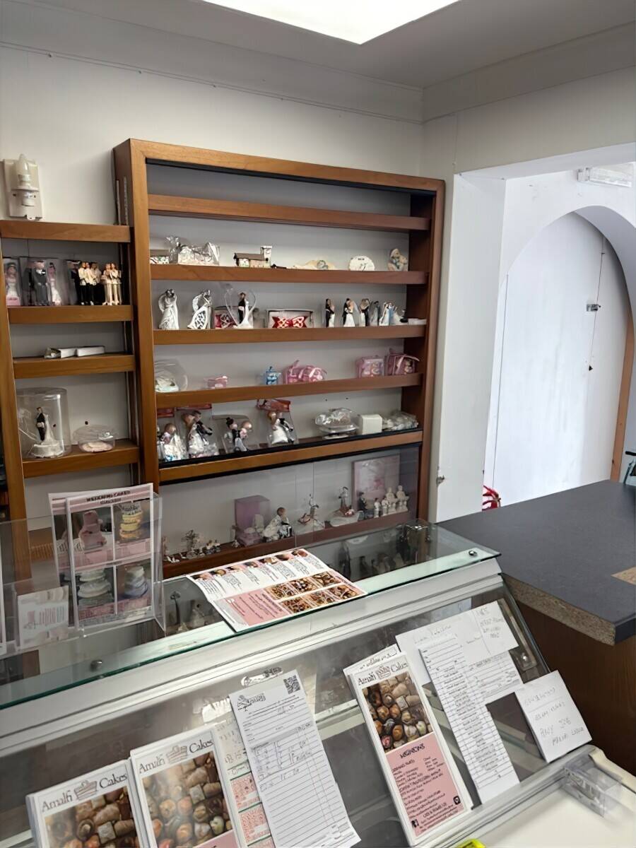 PROFITABLE LEASEHOLD ITALIAN BAKERY AMALFI PASTICCERIA IN BEDFORD PRICE REDUCED Photo 3