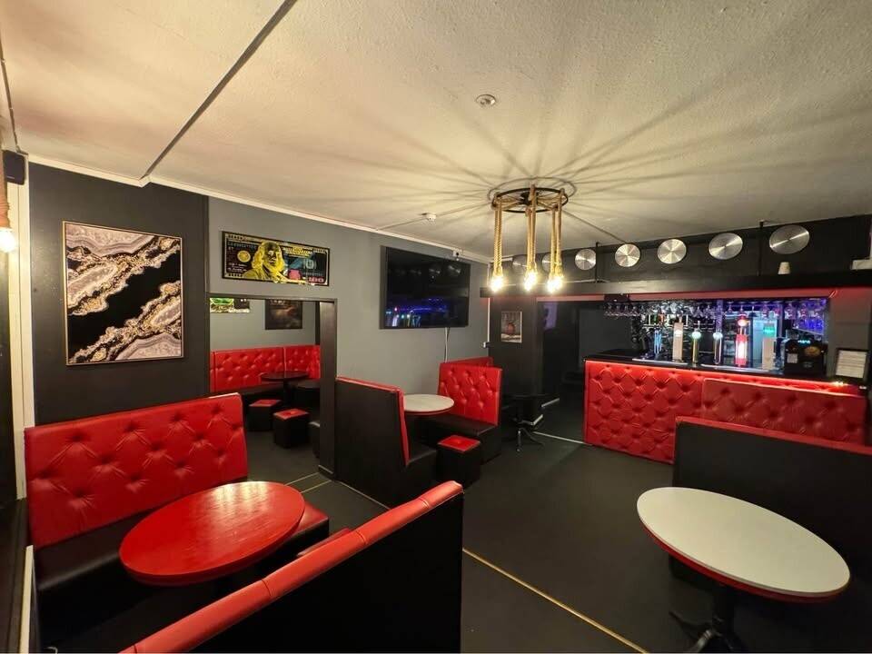 Cocktail and Music Bar in LLangollen for sale