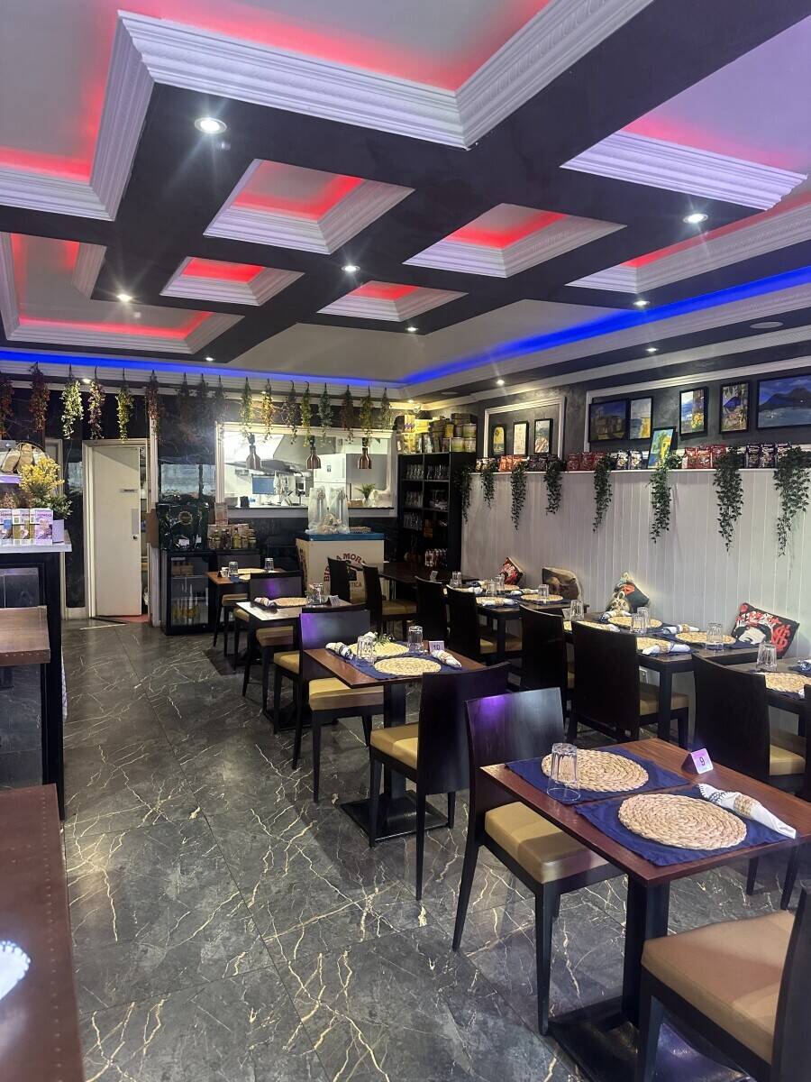 Italian restaurant Pizzeria with  bar Photo 3