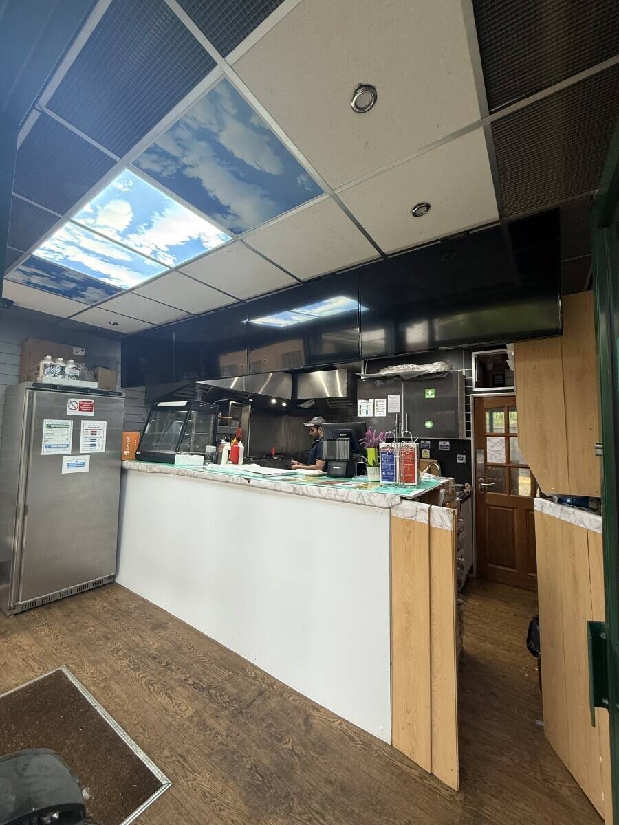 Takeaway Fast Food Restaurant for Sale, Great for Self-Sponsorship Opportunity Photo 3