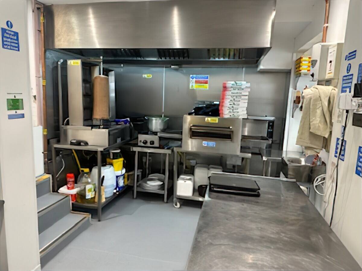 FISH CHIPS AND PIZZA TAKEAWAY IN TYNE AND WEAR Photo 3