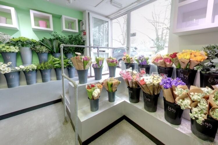 Established Freehold Florist - Aldershot Photo 3